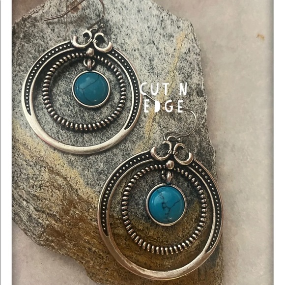 Montana Silversmith R47 Turquoise Earrings - Picture 1 of 3